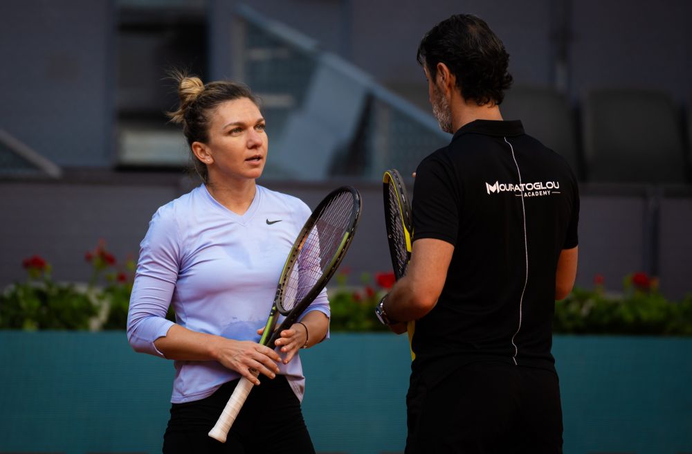 Cea mai strânsă relație antrenor-jucătoare în circuitul WTA! Simona Halep a sărit în brațele lui Mouratoglou imediat după finală_19