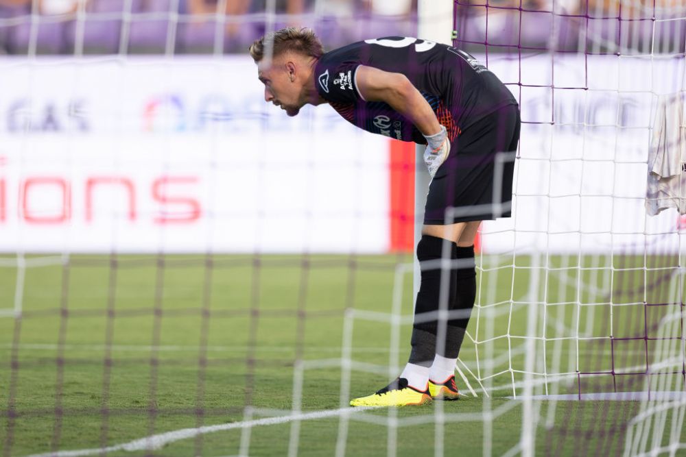 „Nu poți distruge un copil!” Ionuț Radu, apărat de atrenor după gafa incredibilă din meciul cu Fiorentina_17