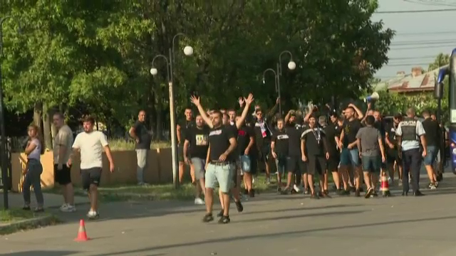 Bătaie între suporteri înainte de Dinamo - Oțelul! Jandarmii au intervenit_11
