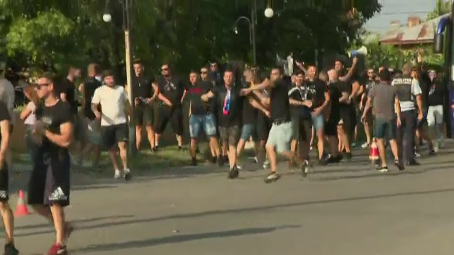 Bătaie între suporteri înainte de Dinamo - Oțelul! Jandarmii au intervenit_9