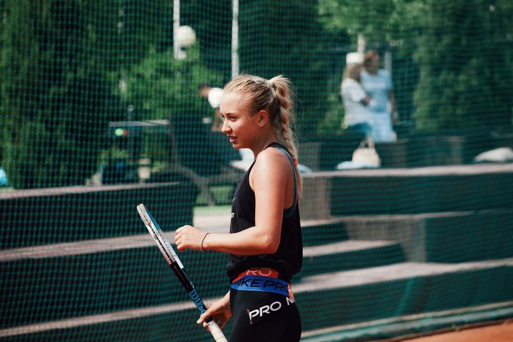 Jucătoarea pe care Simona Halep a învins-o la Cincinatti, îndemnată să renunțe la tenis și să devină model! Cum arată rusoaica _19