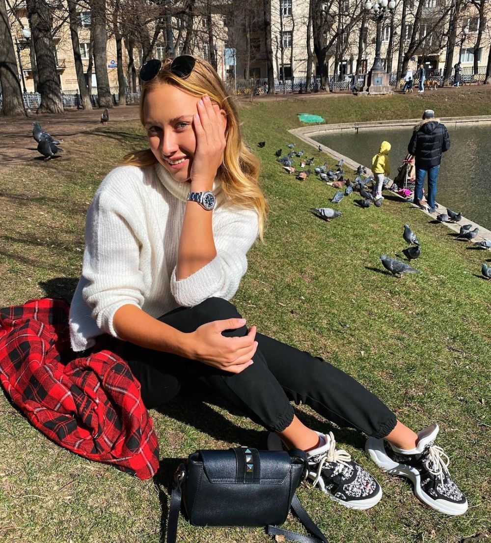 Jucătoarea pe care Simona Halep a învins-o la Cincinatti, îndemnată să renunțe la tenis și să devină model! Cum arată rusoaica _33