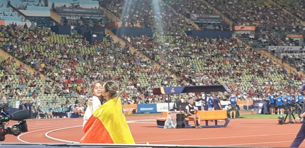 Nicolae Ciucă a reacționat după aurul cucerit la Europene de atleta Bianca Perie Ghelber_3