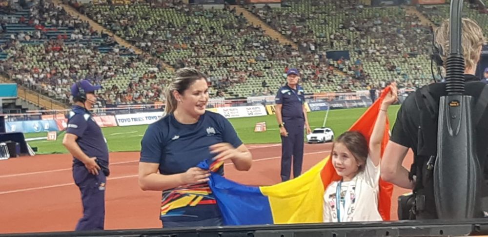 Nicolae Ciucă a reacționat după aurul cucerit la Europene de atleta Bianca Perie Ghelber_8