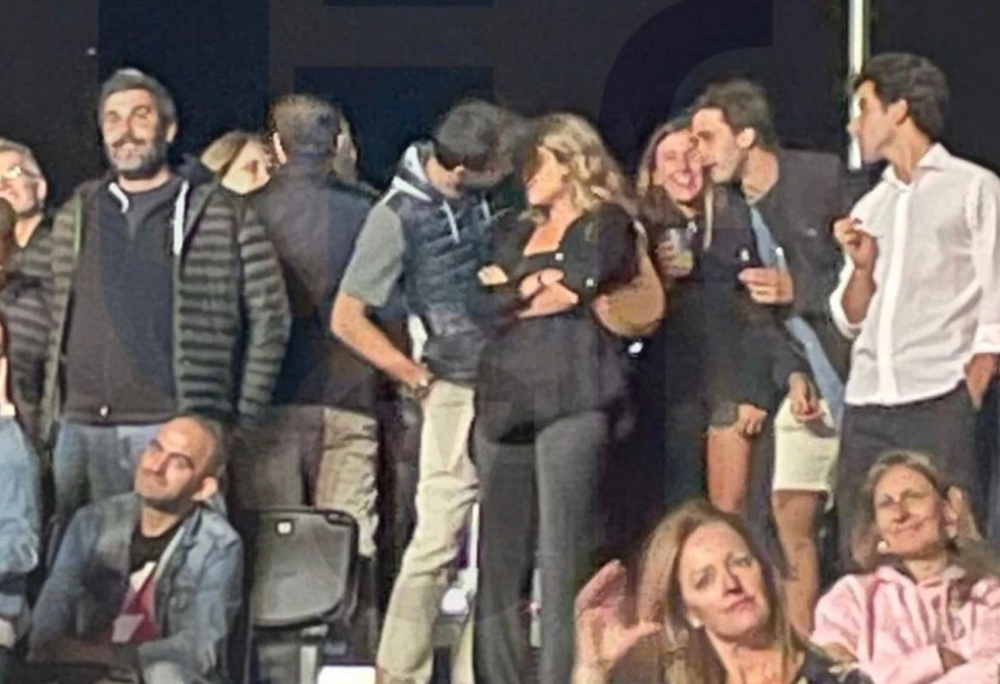 Nu se mai ascund! Gerard Pique și noua iubită, pozați în timp ce se sărutau în public: reacția tatălui starului de la Barcelona_1