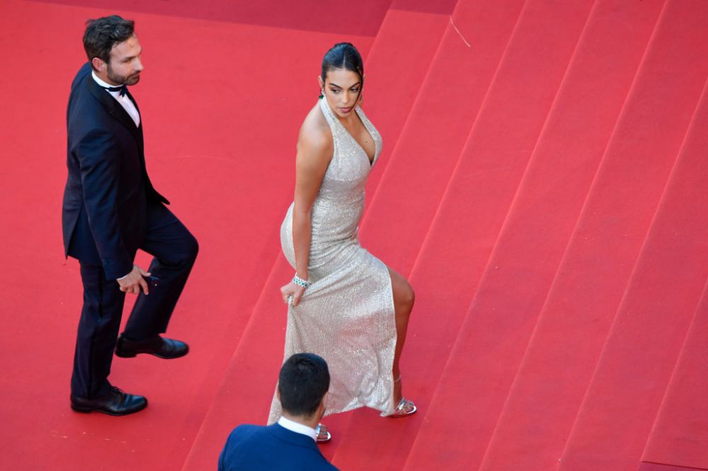 „Ce bărbat norocos e Ronaldo!” Georgina, cu decolteul la vedere într-o rochie ultra-mulată! Apariție incendiară a iubitei fotbalistului _153