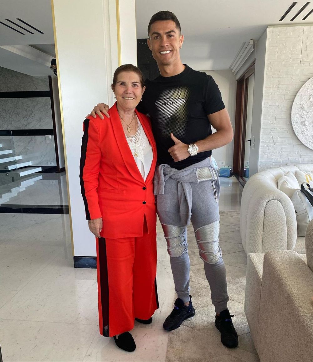 „Ce bărbat norocos e Ronaldo!” Georgina, cu decolteul la vedere într-o rochie ultra-mulată! Apariție incendiară a iubitei fotbalistului _40