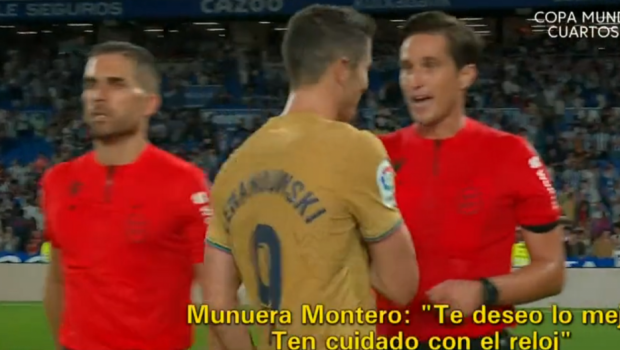 
	&bdquo;Ai grijă cu ceasul!&rdquo; Arbitrul de la meciul Barcelonei a glumit pe seama lui Lewandowski la finalul meciului! Imaginile virale&nbsp;
