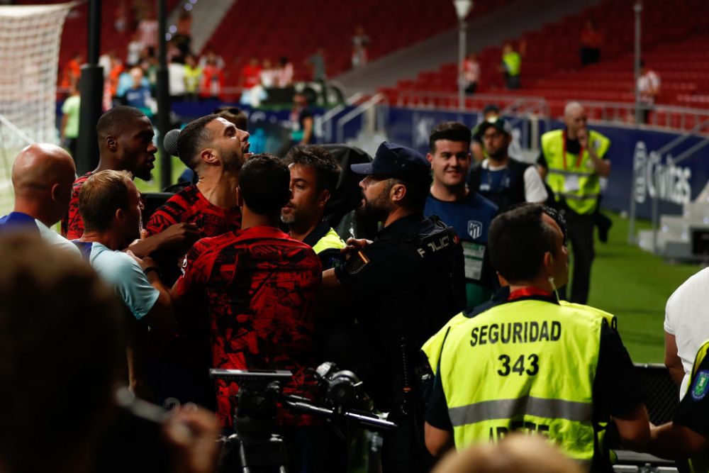 Imagini șocante! Mario Hermoso, gata să sară la bătaie cu propriii fani după înfrângerea cu Villarreal _8