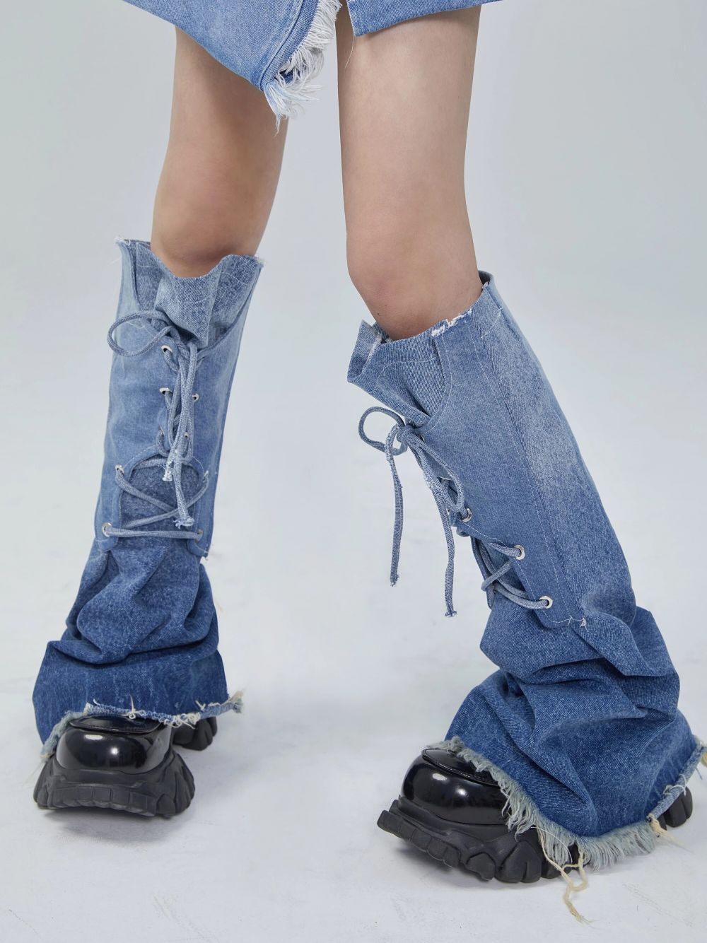 Fashion | Aceste accesorii vestimentare au împărțit internetul în două: "Arată stupid!" vs. "Sunt utile, încălzesc picioarele!"  _5