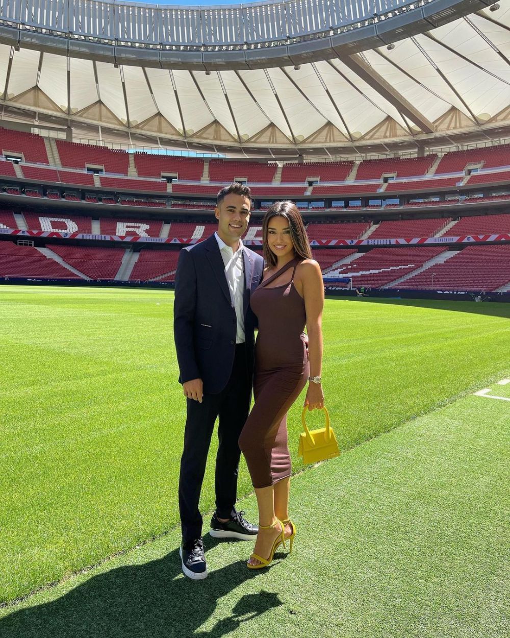 Iubita lui Reguilon a strălucit la prezentarea fotbalistului la Atletico! Cum arată bruneta care face ravagii pe Instagram_74