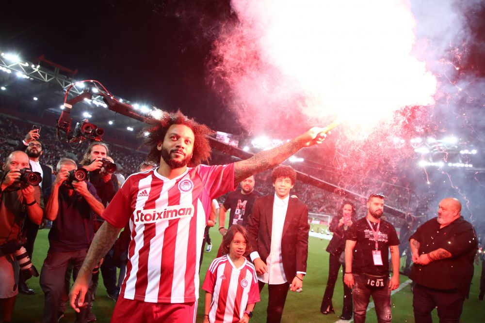 Pur și simplu spectaculos! Marcelo, prezentare de star la Olympiacos. Fanii au luat cu asalt stadionul și i-au pregătit un show pirotehnic_14