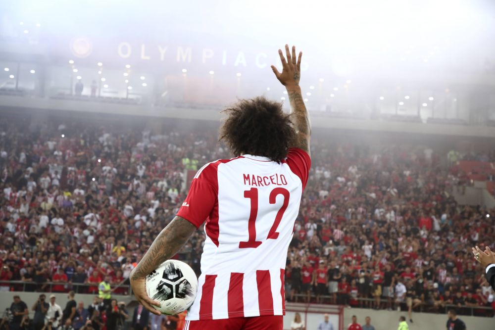Pur și simplu spectaculos! Marcelo, prezentare de star la Olympiacos. Fanii au luat cu asalt stadionul și i-au pregătit un show pirotehnic_8