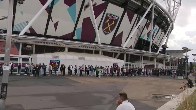 Românii au luat cu asalt casele de bilete înainte de West Ham - FCSB! Cozi uriașe la London Stadium_1
