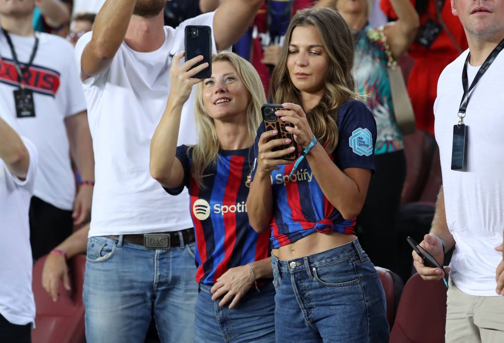 Familia Lewandowski a strălucit pe Camp Nou! Soția sexy a atacantului și-a etalat abdomenul tonifiat sub privirile tuturor _21