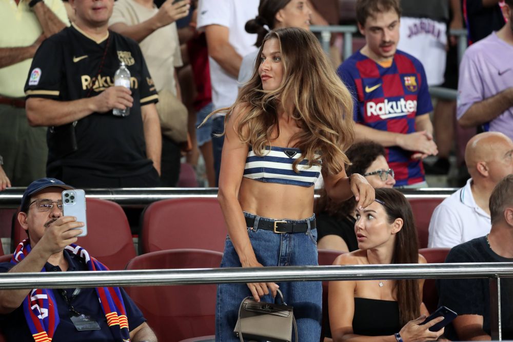 Familia Lewandowski a strălucit pe Camp Nou! Soția sexy a atacantului și-a etalat abdomenul tonifiat sub privirile tuturor _6
