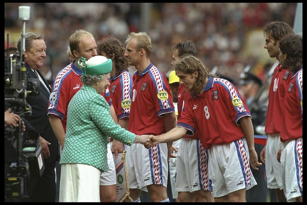 Regina Elisabeta a II-a și momentele marcante din fotbal! Imagini de colecție de-a lungul istoriei _5