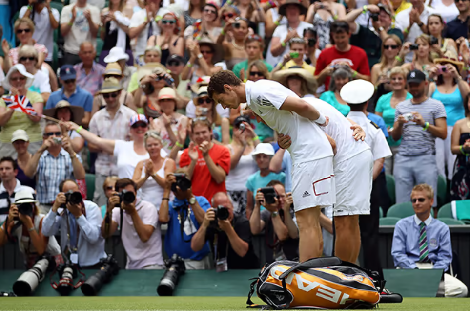 Gestul istoric prin care Andy Murray a onorat ultima vizită a Reginei Elisabeta a II-a a Marii Britanii la Wimbledon_3