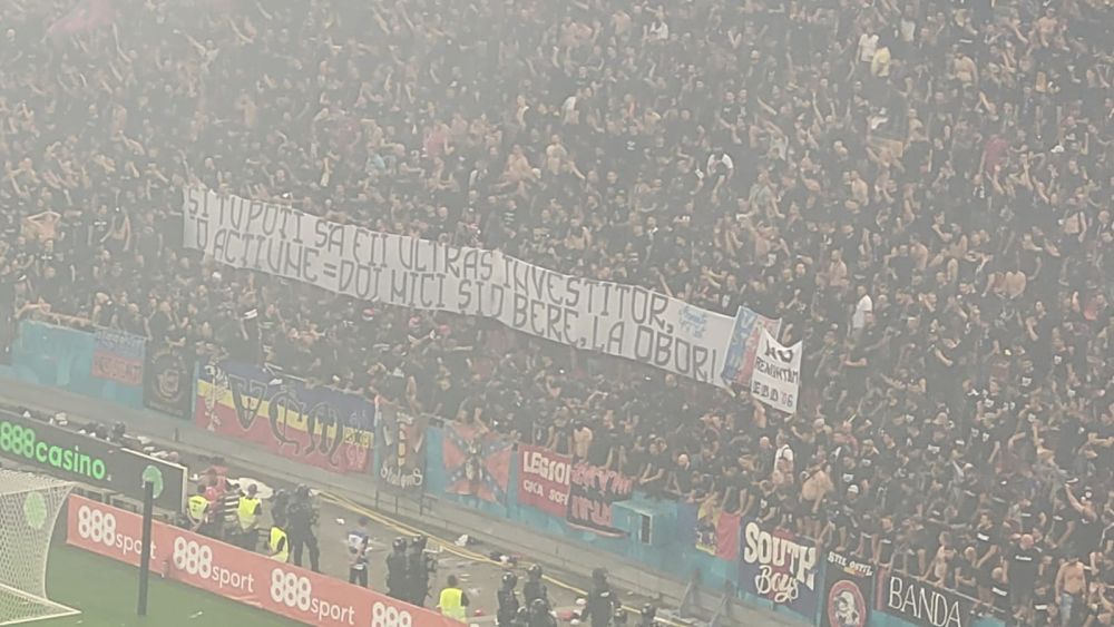 Fanii lui Dinamo, "croșeu" către CSA Steaua: "Nu vă mai alintați!" Ce a mai conținut bannerul_6