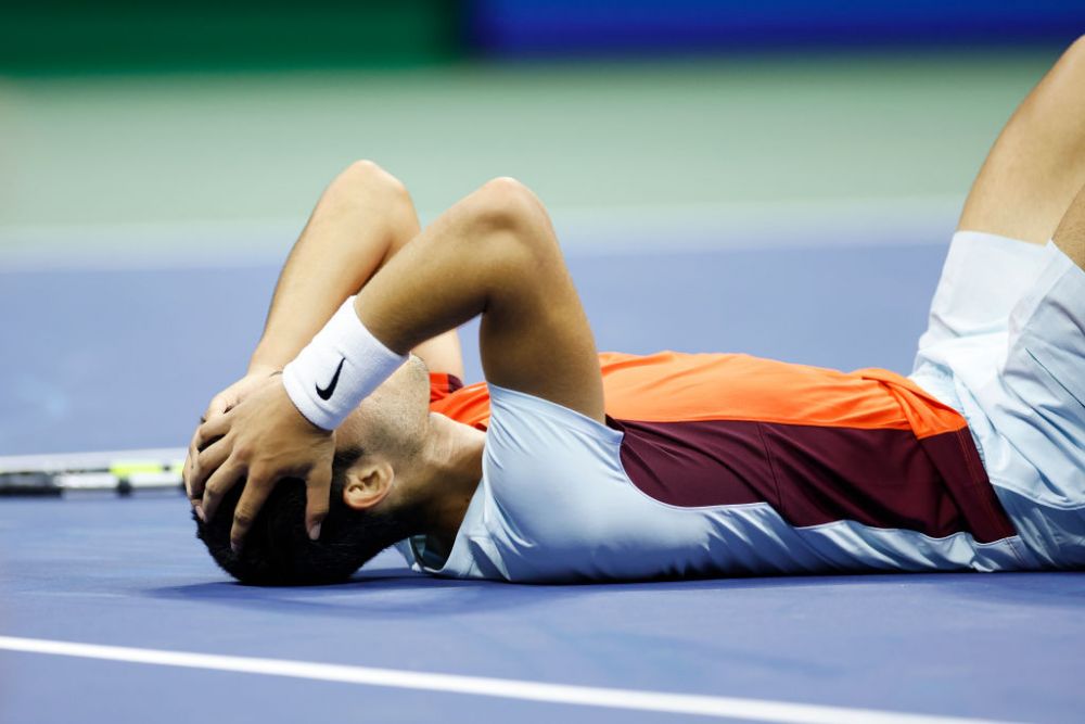 Implacabil! Carlos Alcaraz poate să facă orice pe terenul de tenis: „punctele imposibile” câștigate în semifinala cu Tiafoe_9