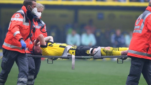 
	Marco Reus, accidentare oribilă cu două luni înainte de Cupa Mondială! Căpitanul lui Dortmund, scos pe targă de pe teren
