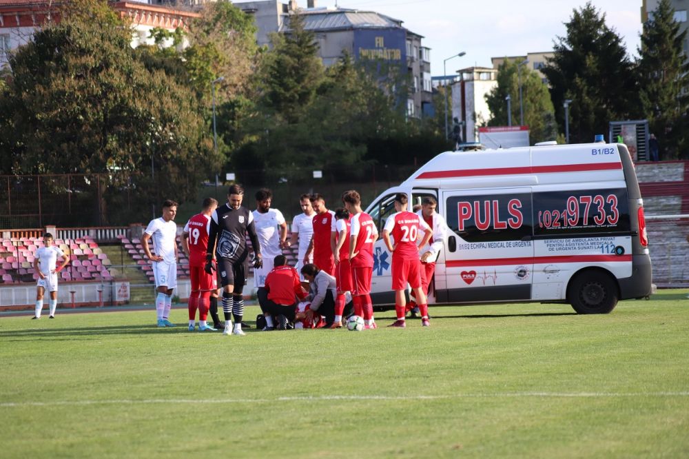 Fratele lui Edi Iordănescu, umplut de sânge în CS Dinamo - FCSB 2. Ambulanța a intrat pe teren_11