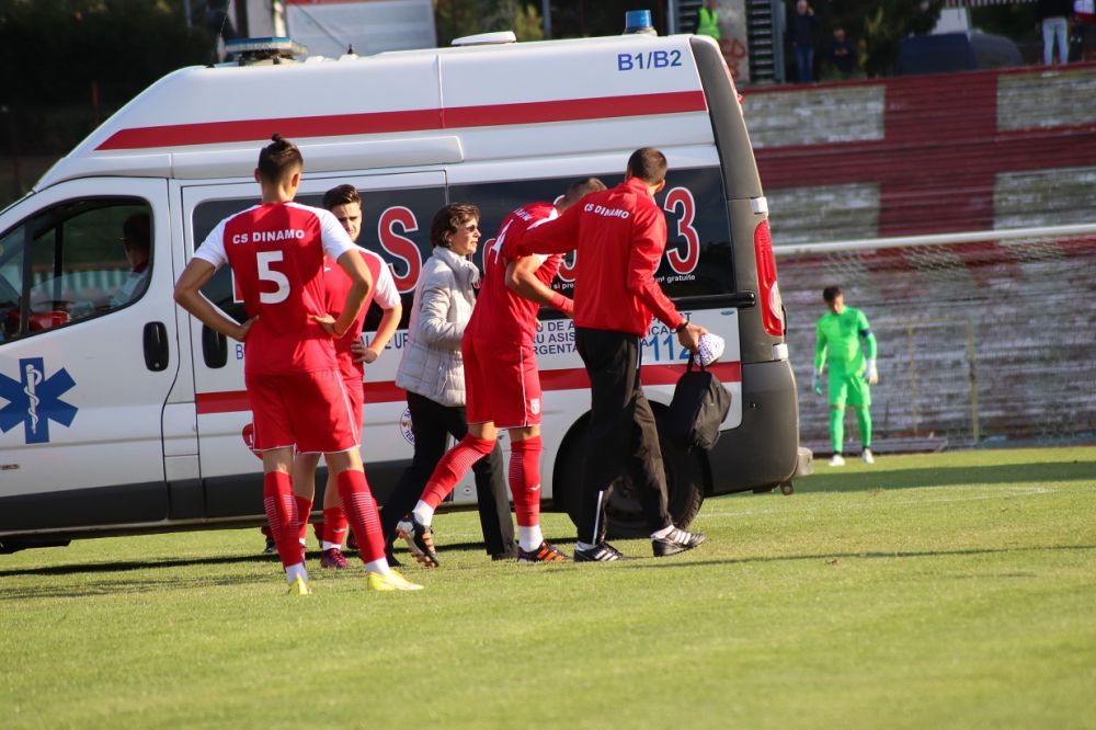 Fratele lui Edi Iordănescu, umplut de sânge în CS Dinamo - FCSB 2. Ambulanța a intrat pe teren_15