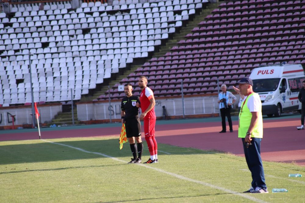 Fratele lui Edi Iordănescu, umplut de sânge în CS Dinamo - FCSB 2. Ambulanța a intrat pe teren_27
