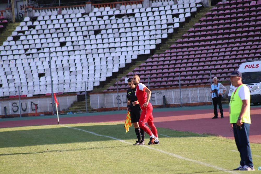 Fratele lui Edi Iordănescu, umplut de sânge în CS Dinamo - FCSB 2. Ambulanța a intrat pe teren_28