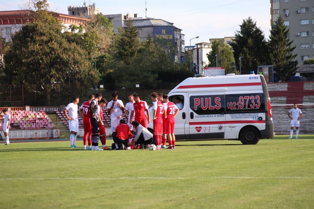 Fratele lui Edi Iordănescu, umplut de sânge în CS Dinamo - FCSB 2. Ambulanța a intrat pe teren_9