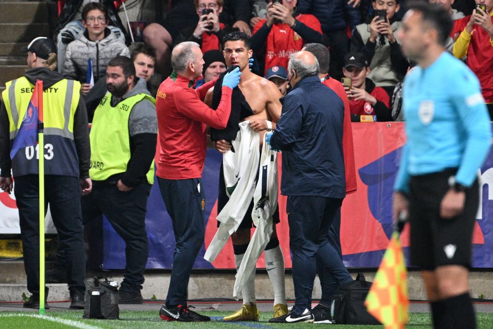 Imagini dure cu Cristiano Ronaldo! Fața i s-a umplut de sânge după o ciocnire cu portarul advers _6