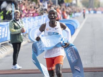 
	Kenyanul Eliud Kipchoge a scris istorie în Germania! A stabilit un nou record mondial la maratonul din Berlin

