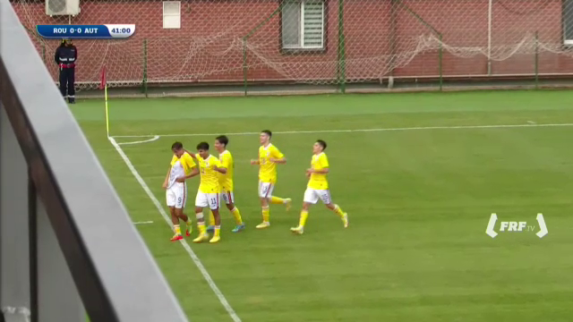S-a rupt gardul cu ei! Un jucător al României U19 s-a accidentat în timp ce sărbătorea golul și a fost dus la spital_6