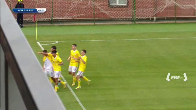 S-a rupt gardul cu ei! Un jucător al României U19 s-a accidentat în timp ce sărbătorea golul și a fost dus la spital_7