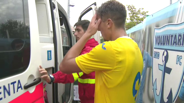 S-a rupt gardul cu ei! Un jucător al României U19 s-a accidentat în timp ce sărbătorea golul și a fost dus la spital_17