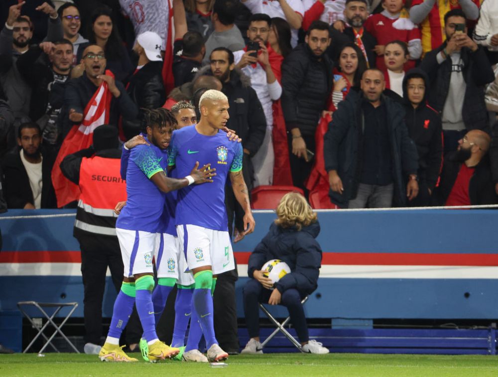 Scene teribile la meciul Brazilia - Tunisia. Suporterii au aruncat cu banane în Richarlison, iar pe Neymar l-au "țintit" cu lasere_8