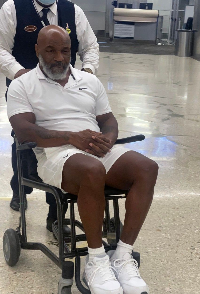 Cum a fost fotografiat Mike Tyson la câteva zile după ce a vorbit despre maladia care l-a "pus" în scaun cu rotile _5