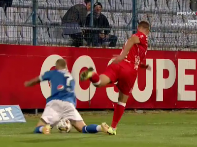 Penalty pentru Farul! Denis Alibec obține cu ușurință o lovitură de la 11 metri. Penalty pentru Farul! Denis Alibec obține cu ușurință o lovitură de la 11 metri._1562