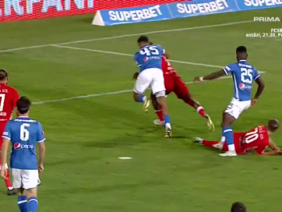 Penalty pentru UTA Arad! Corinus îl ține pe Otele în careu și primește cartonașul roșu! Penalty pentru UTA Arad! Corinus îl ține pe Otele în careu și primește cartonașul roșu! _1566