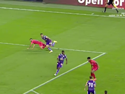 Penalty pentru FCSB! Valentin Crețu este ținut în careu de către Calcan. Penalty pentru FCSB! Valentin Crețu este ținut în careu de către Calcan._1581