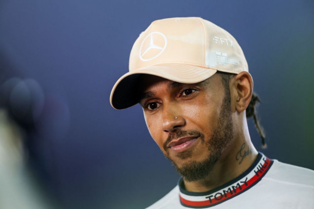 Probleme mari pentru Lewis Hamilton din cauza piercing-ului! A încălcat regulamentul, iar Mercedes a fost amendată _9