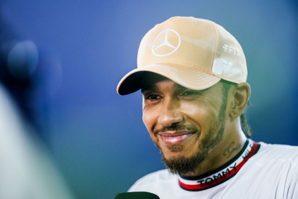 Probleme mari pentru Lewis Hamilton din cauza piercing-ului! A încălcat regulamentul, iar Mercedes a fost amendată _10