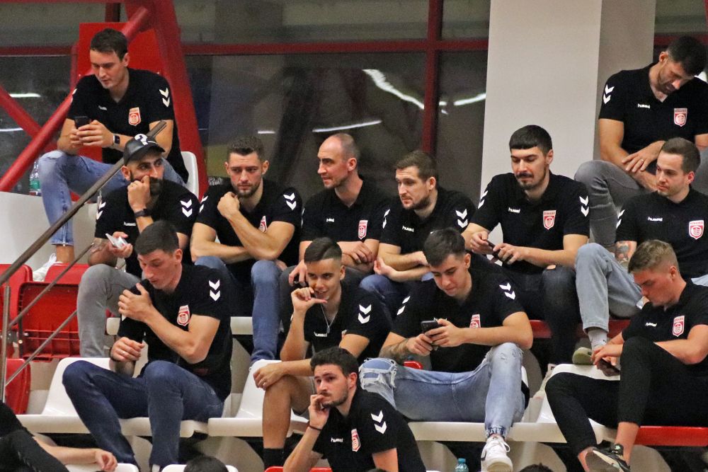 Handbaliștii de la Dinamo s-au relaxat înaintea meciului cu Porto făcând galerie colegilor de la baschet_18