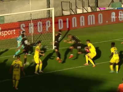 GOOOL Dinamo! Alexandru Pop înscrie cu capul în poarta lui Mario Contra, în urma unui corner... GOOOL Dinamo! Alexandru Pop înscrie cu capul în poarta lui Mario Contra, în urma unui corner..._1610