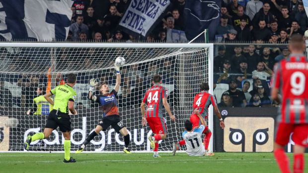 
	Andrei Radu a încasat 4 goluri de la liderul Napoli, dar Gazzetta dello Sport l-a ales cel mai bun jucător!
