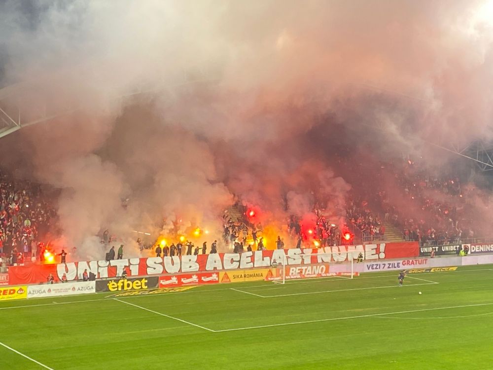 Stadionul Francisc von Neuman „a luat foc”! Spectacol făcut în tribune de fanii lui UTA Arad _1