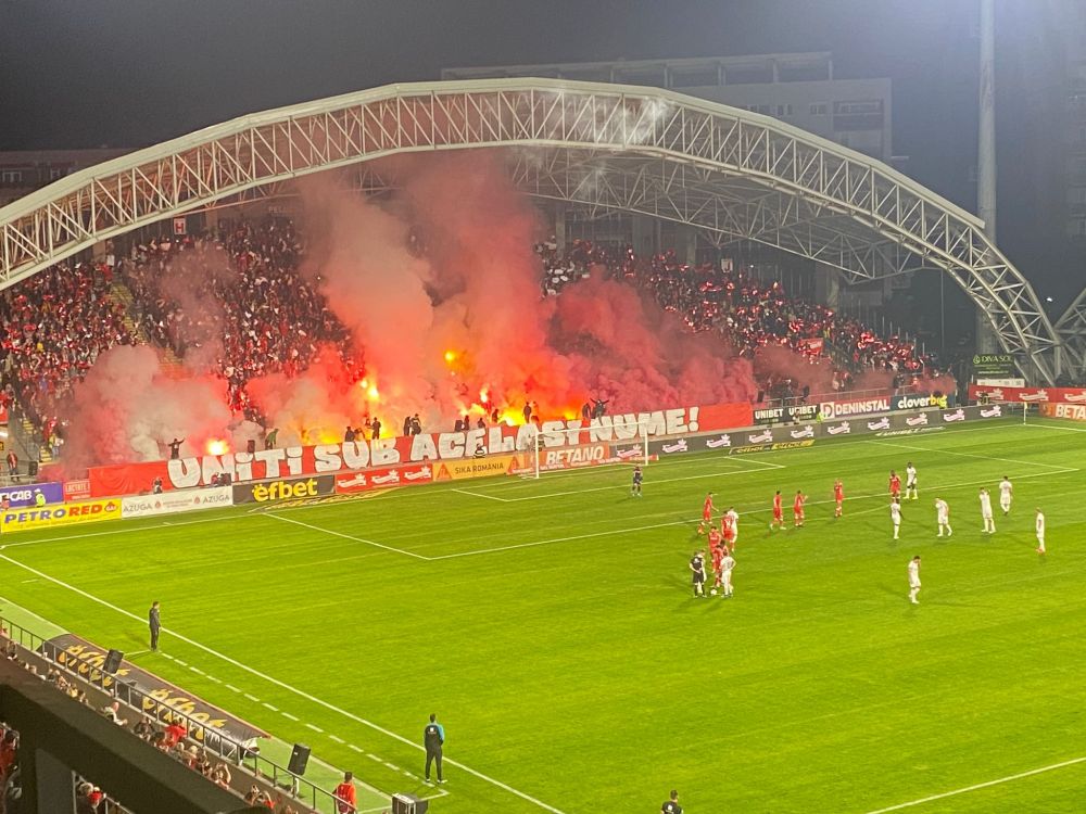 Stadionul Francisc von Neuman „a luat foc”! Spectacol făcut în tribune de fanii lui UTA Arad _3