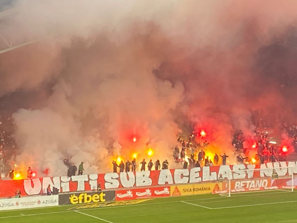 Stadionul Francisc von Neuman „a luat foc”! Spectacol făcut în tribune de fanii lui UTA Arad _4