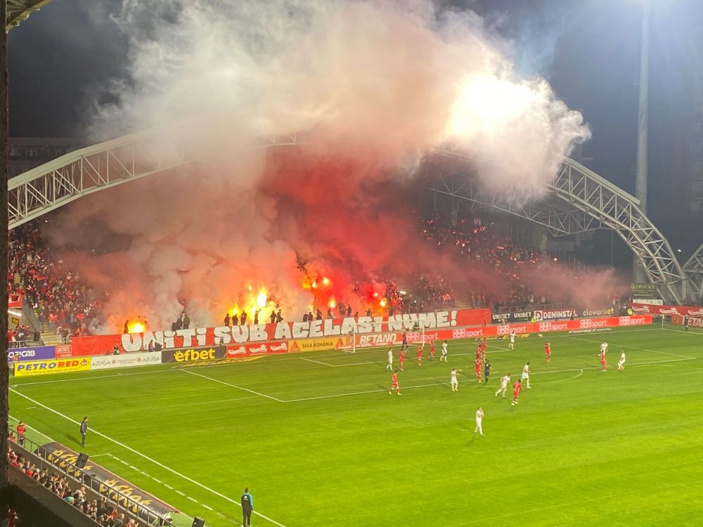 Stadionul Francisc von Neuman „a luat foc”! Spectacol făcut în tribune de fanii lui UTA Arad _6