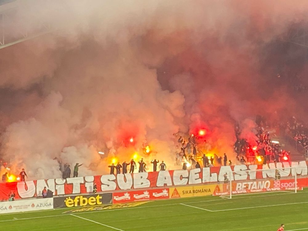 Stadionul Francisc von Neuman „a luat foc”! Spectacol făcut în tribune de fanii lui UTA Arad _7